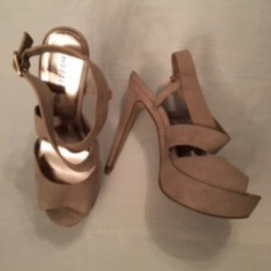 Madden - Beige Suede Stappy Platform